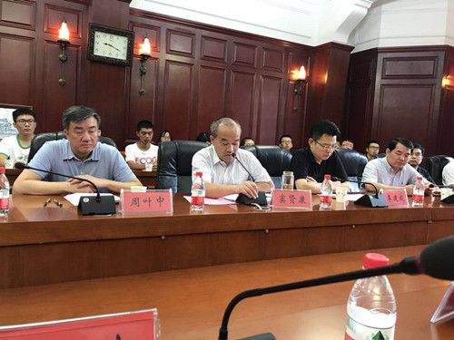 珞珈情深 回饋母?！錆h大學(xué)舉行柯建東校友捐贈(zèng)及校董聘任儀式