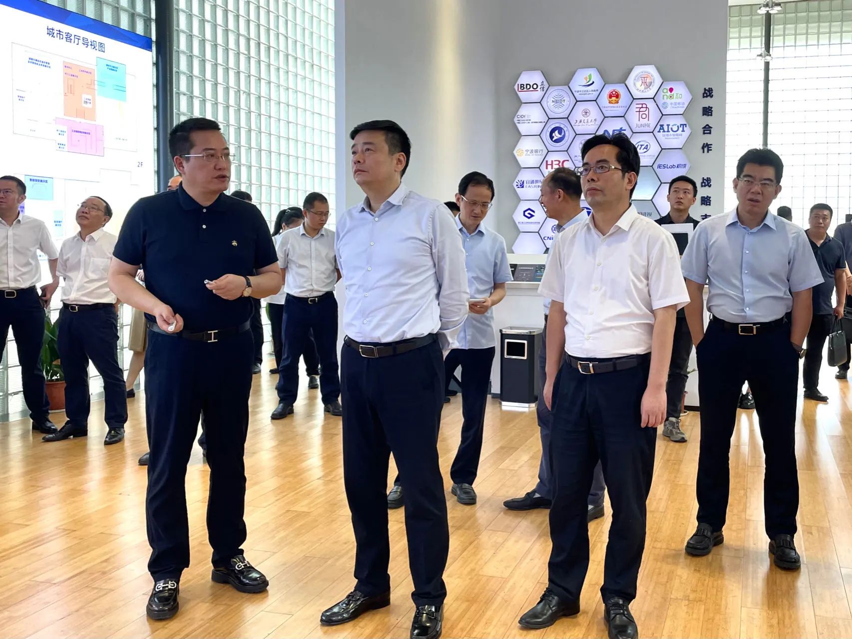 寧波市委副書記、市長湯飛帆一行蒞臨柯力傳感考察調(diào)研