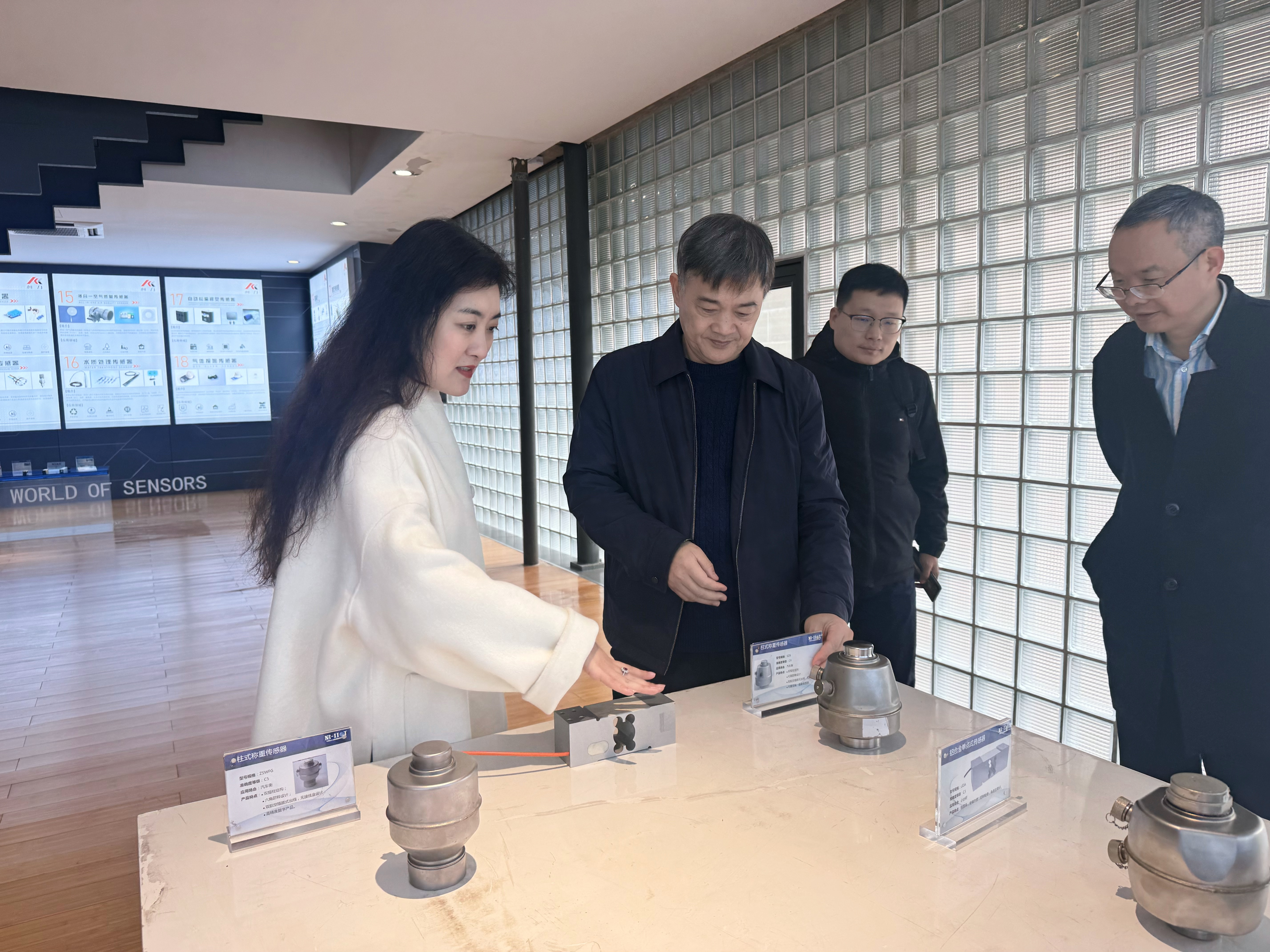 浙江省經(jīng)信廳高端裝備處一級(jí)調(diào)研員朱濤一行蒞臨柯力傳感考察調(diào)研